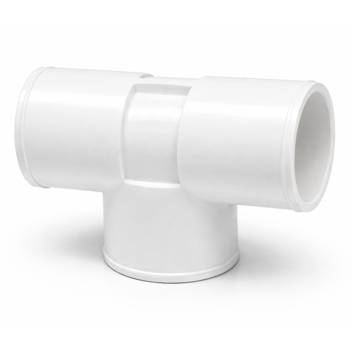 Tee de PVC 1½ pulgadas (3.81 cm) en vista angular, accesorio hidráulico blanco para derivaciones en instalaciones de spa, jacuzzi y sistemas de agua.